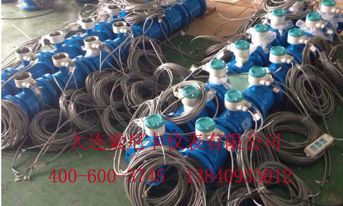 現場輸出的電磁流量計圖片